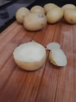 Receita de Mini Batata Recheada com Creme de Gorgonzola e Crispy de Couve